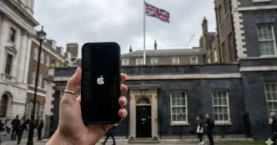 Starmer da 3 mesi ad Apple e Google per la sicurezza dei minori